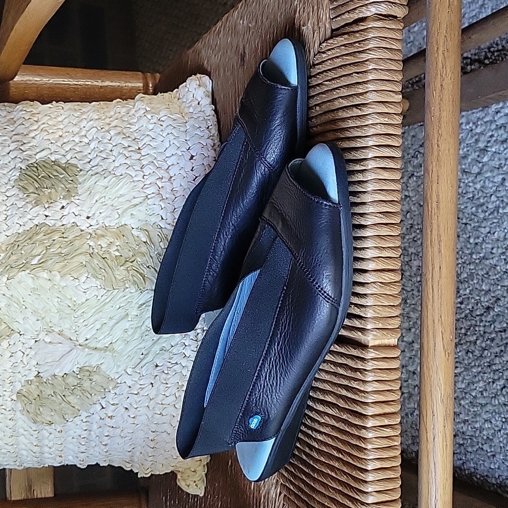 Cloud Caliper open toe, elastic back sandal, size 40EU,  9US